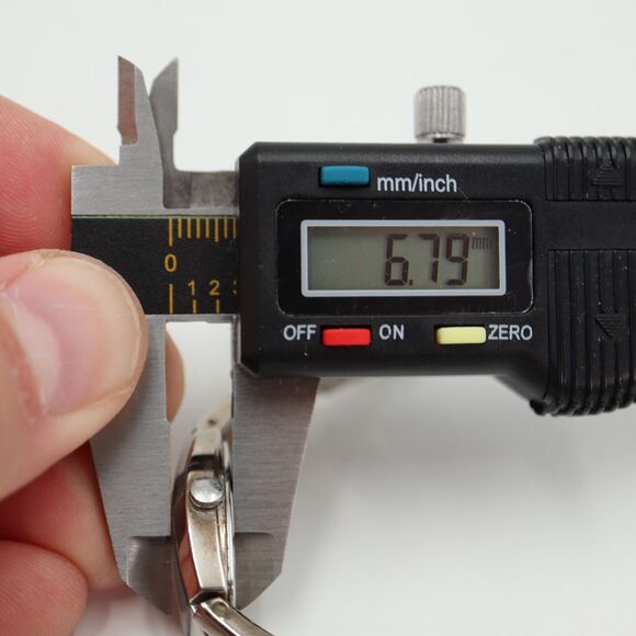 Guess Ladies Watch Silver Tone 18mm Stainless Steel Bracelet with New Battery - Picture 3 of 14